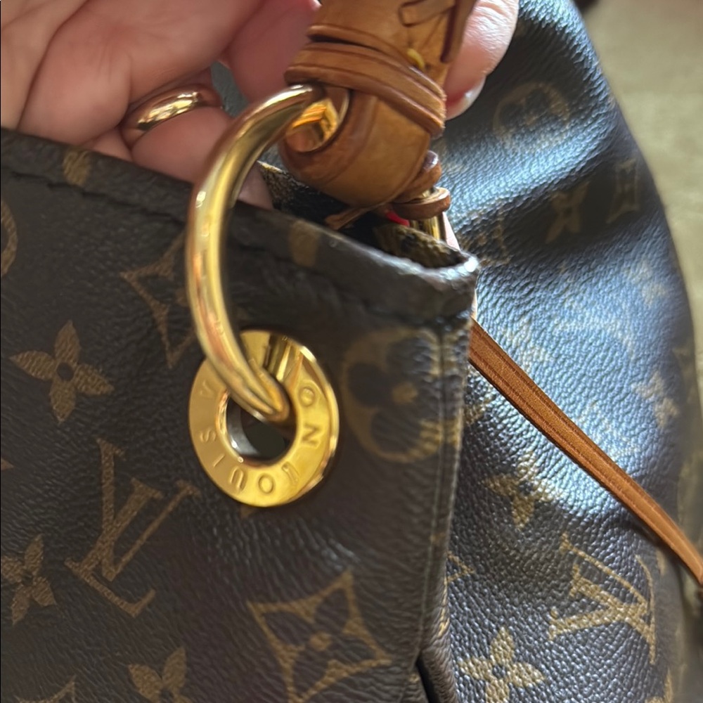 Louis Vuitton Brown Monogram Shoulder Bag with Vachetta Leather - Picture 5 of 8